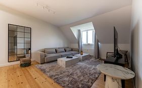 Bright 3Br Apartment With Balcony And Amazing Lake View